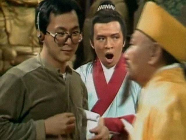 83版射雕片场花絮照，演员戴现代耳机拍戏